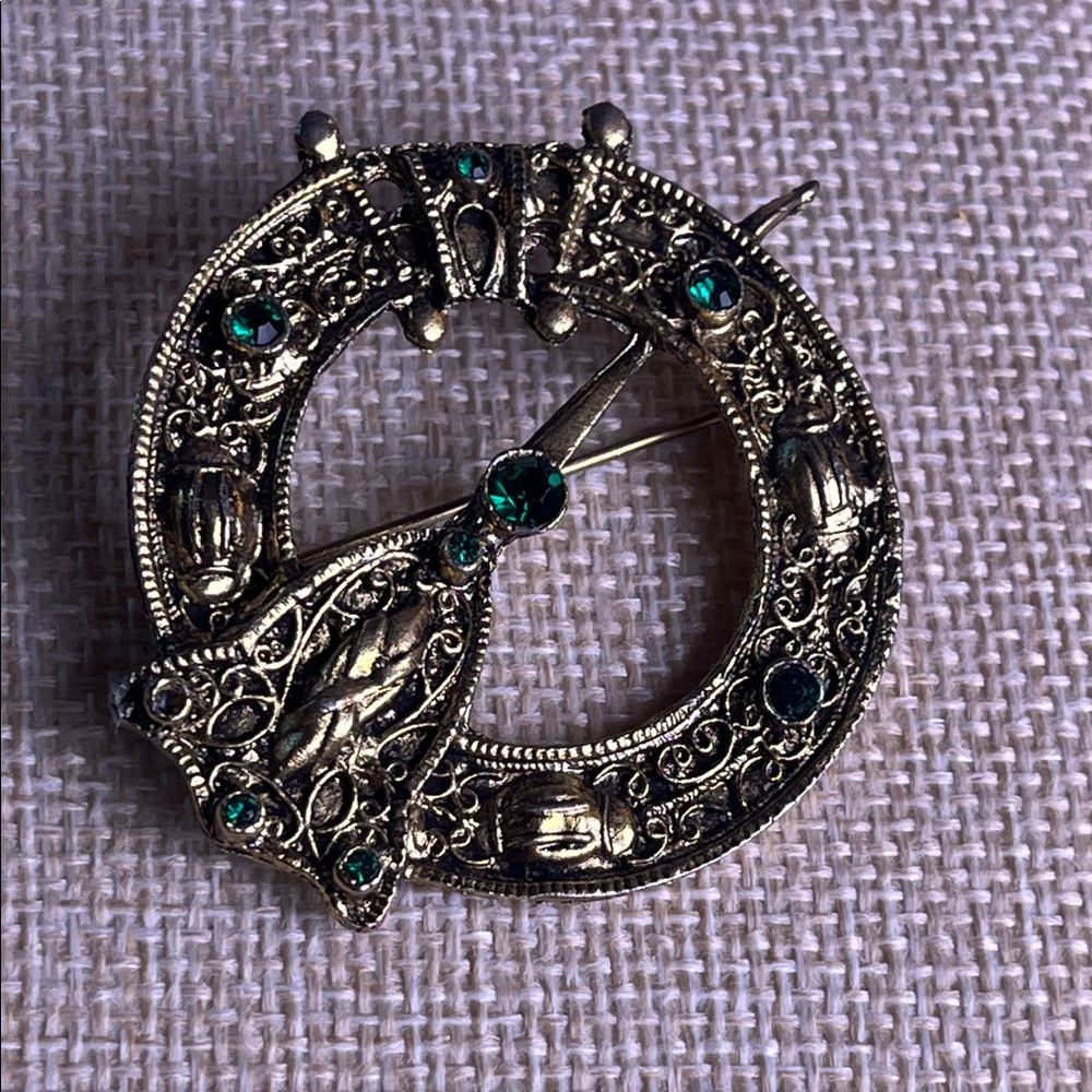 Vintage Tara Celtic Rhnestone Kilt Sash Cloak 1.75” Pin Brooch